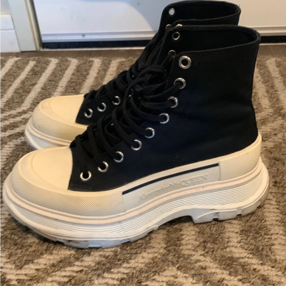 Alexander McQueen sneakers 100% authentic size 7 in men